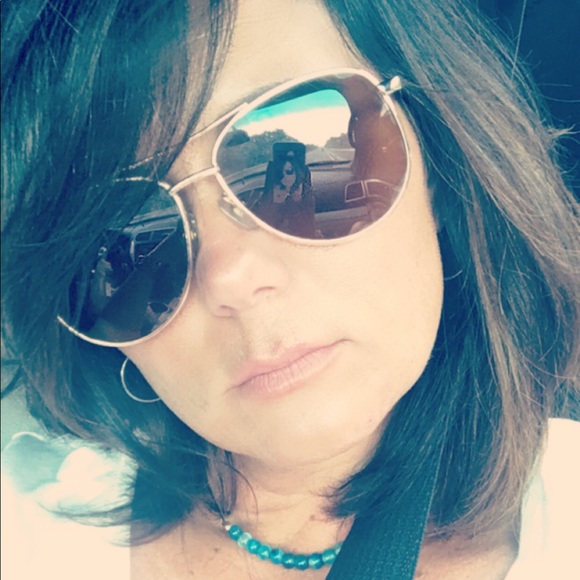 Meet your Posher, Angie - Picture 2 of 8